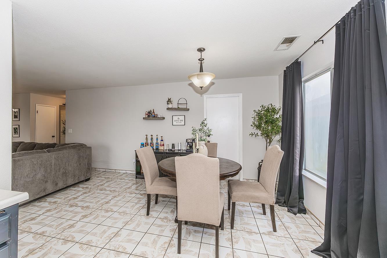 201 Exie Ln, Dinuba, CA 93618