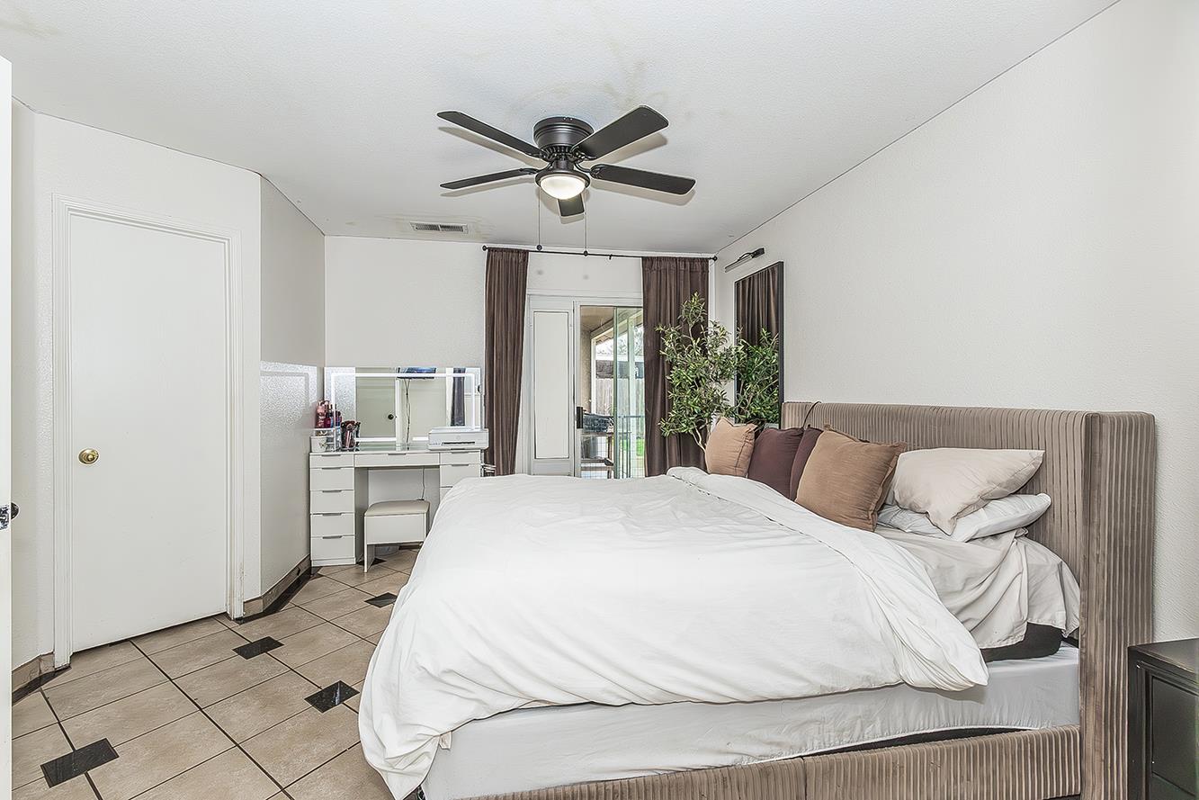 201 Exie Ln, Dinuba, CA 93618