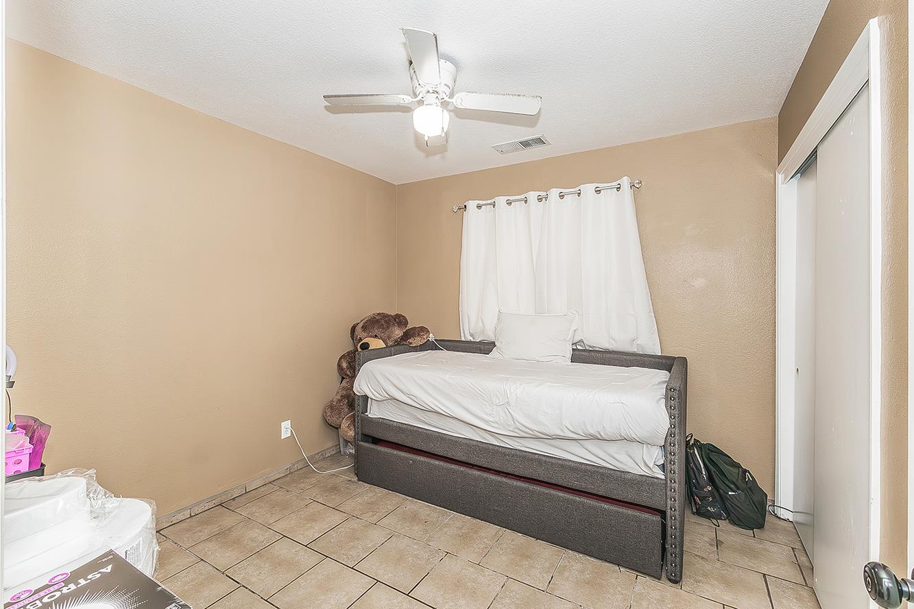 201 Exie Ln, Dinuba, CA 93618