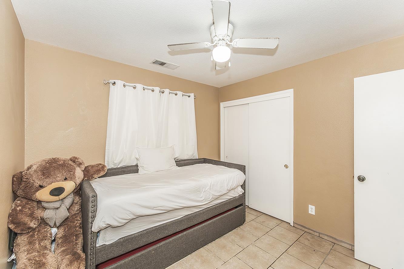 201 Exie Ln, Dinuba, CA 93618