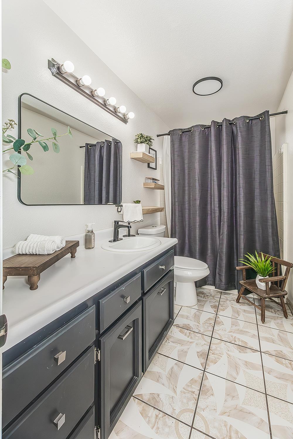 201 Exie Ln, Dinuba, CA 93618