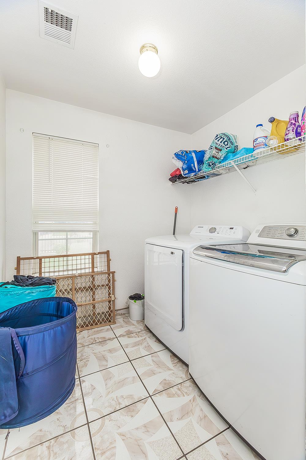 201 Exie Ln, Dinuba, CA 93618