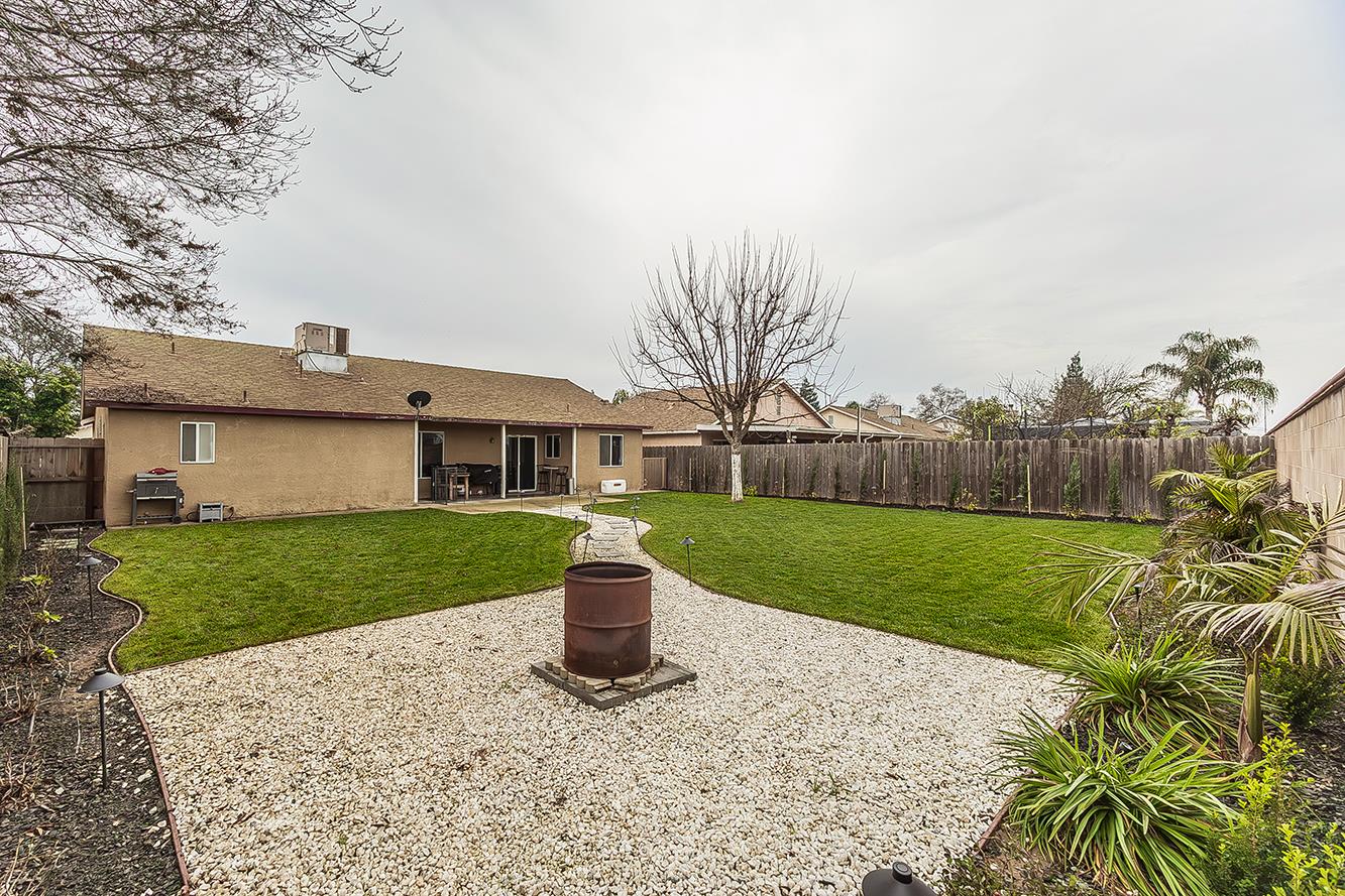 201 Exie Ln, Dinuba, CA 93618