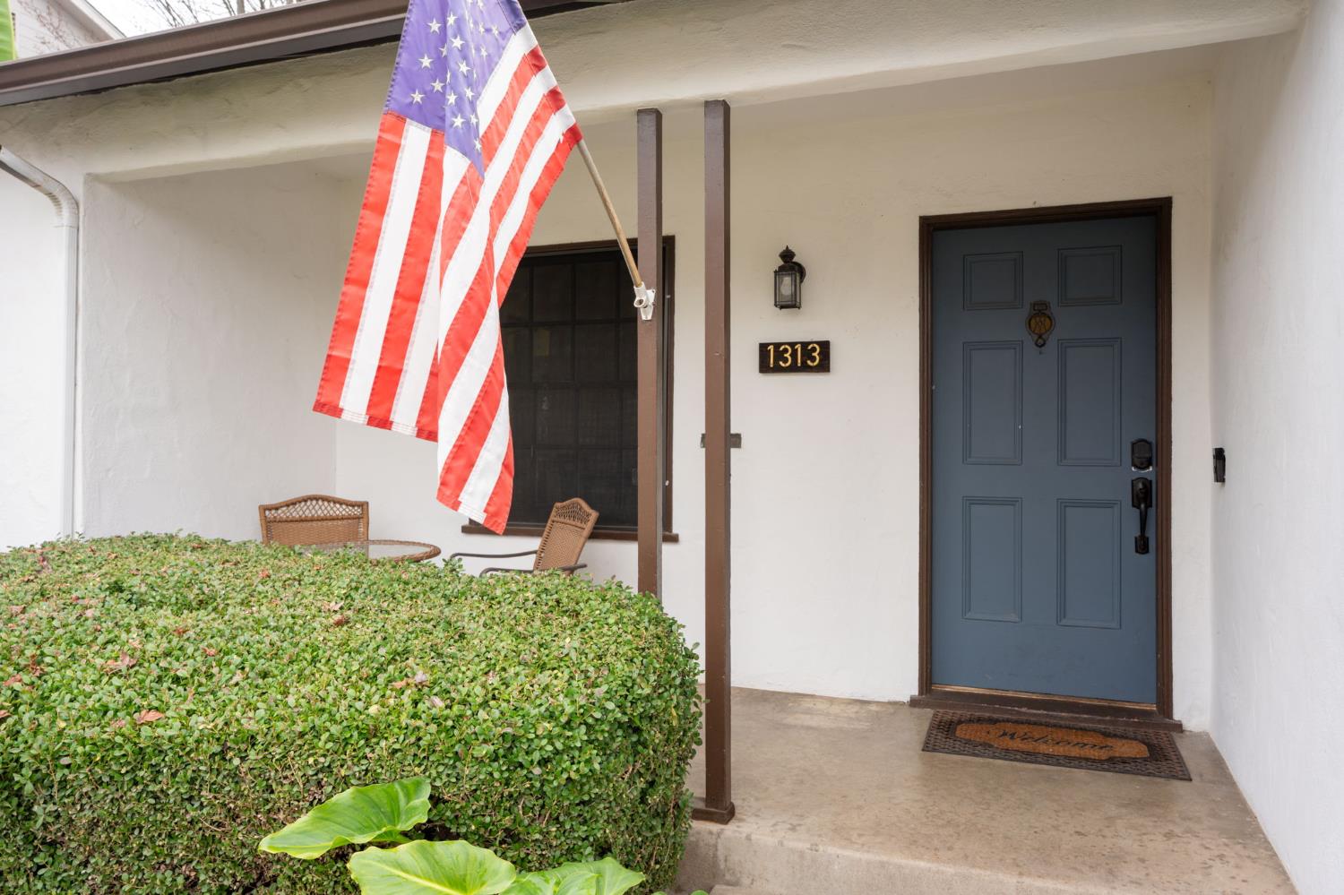 1313 W Beverly Dr, Visalia, CA 93277