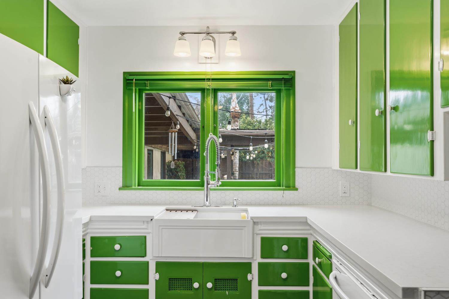 1313 W Beverly Dr, Visalia, CA 93277