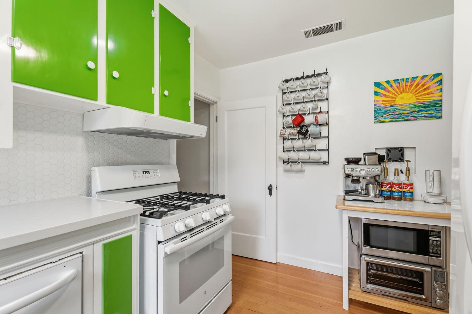 1313 W Beverly Dr, Visalia, CA 93277