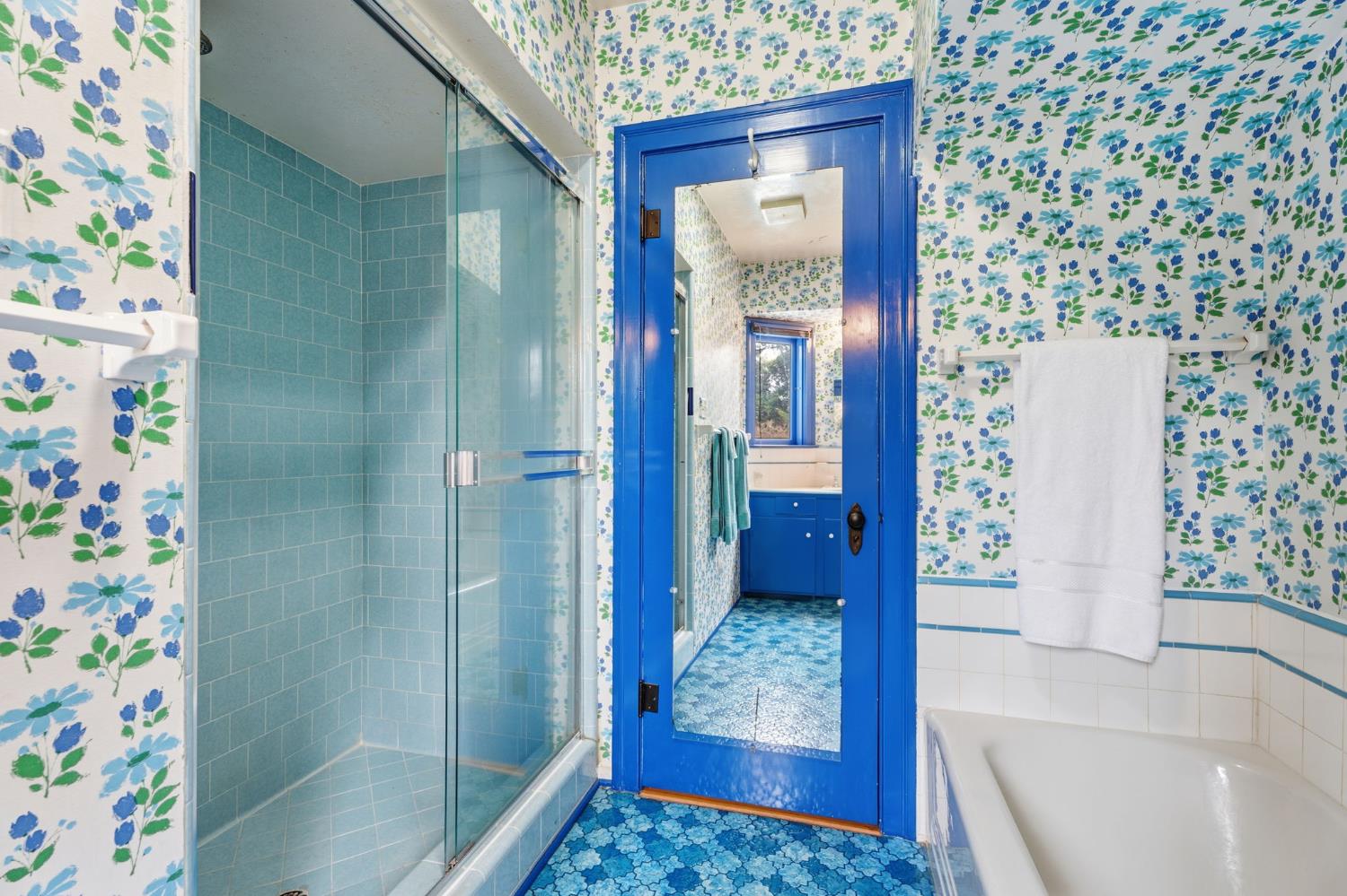 1313 W Beverly Dr, Visalia, CA 93277