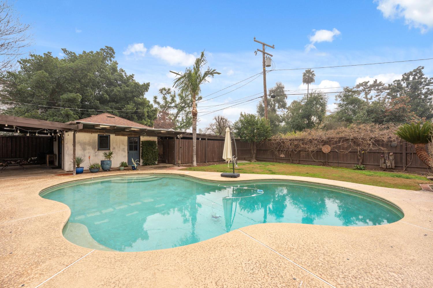 1313 W Beverly Dr, Visalia, CA 93277