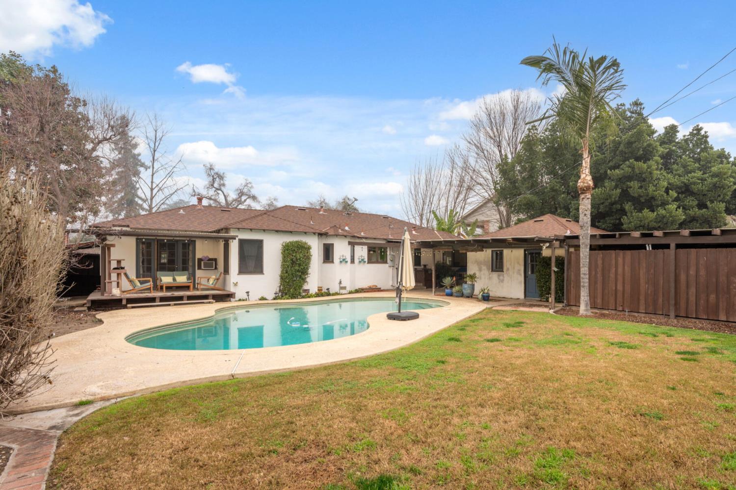 1313 W Beverly Dr, Visalia, CA 93277