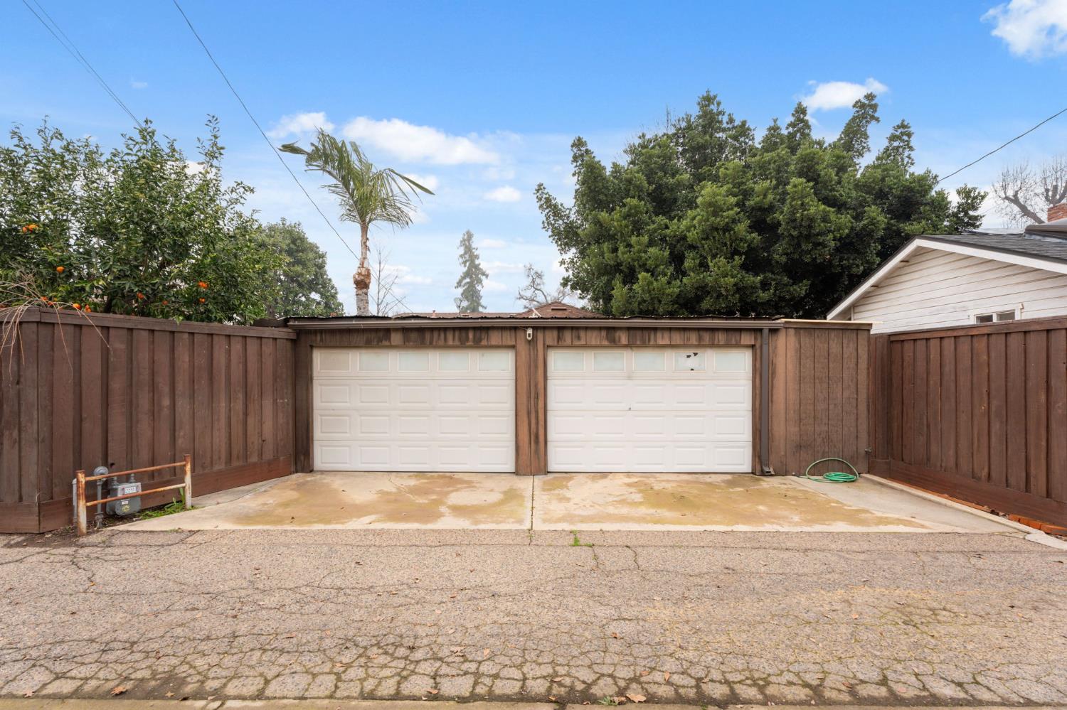 1313 W Beverly Dr, Visalia, CA 93277