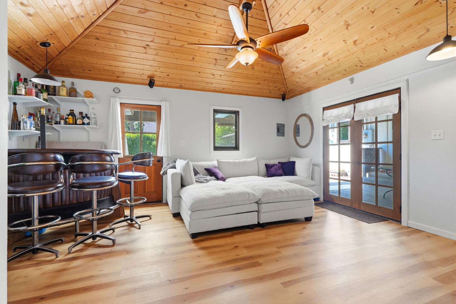 1313 W Beverly Dr, Visalia, CA 93277