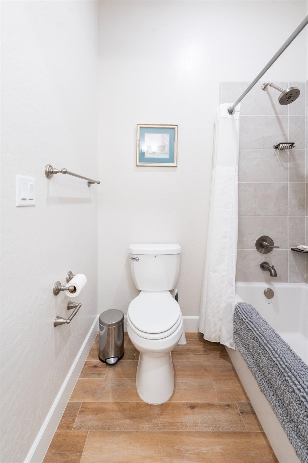 1731 N Hanson Ave, Clovis, CA 93619