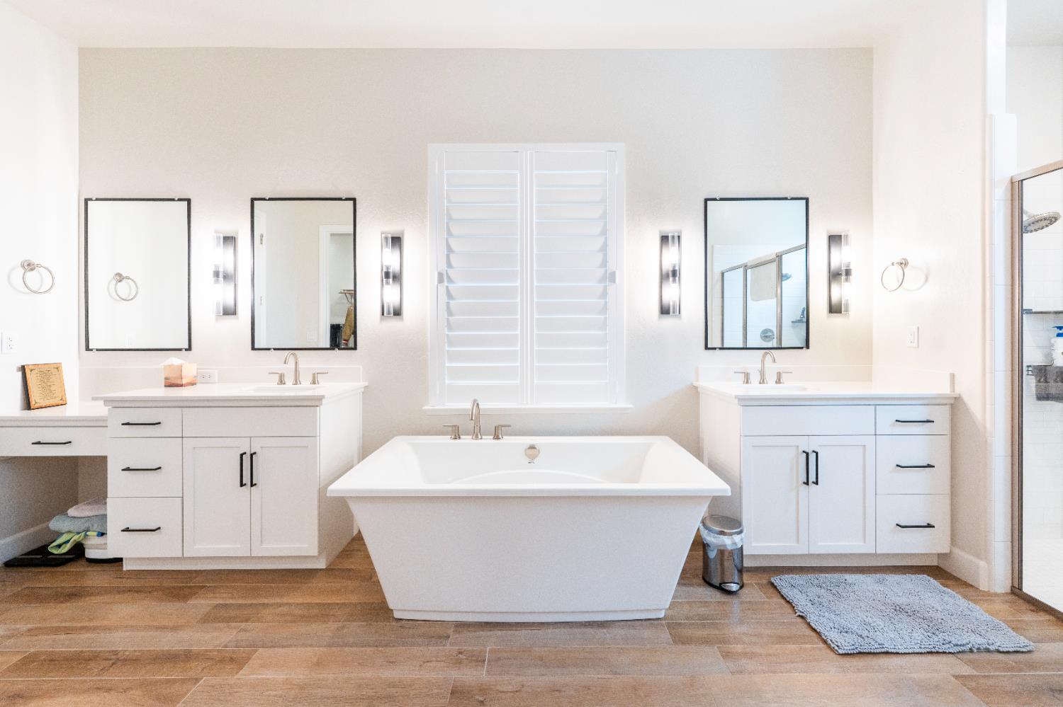 1731 N Hanson Ave, Clovis, CA 93619