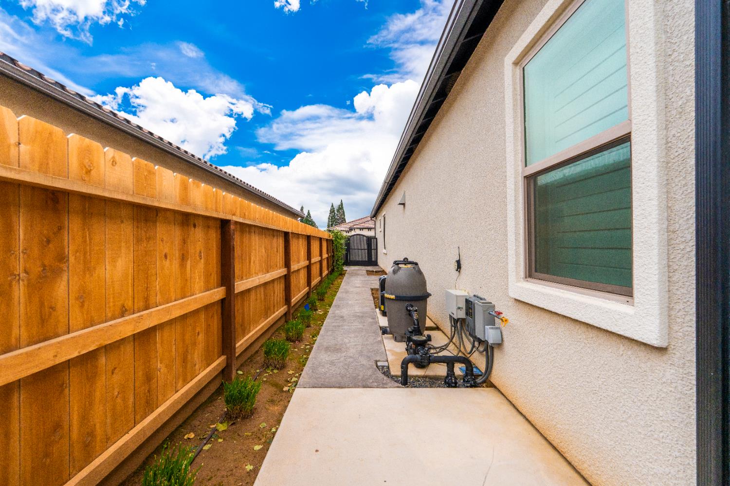 1731 N Hanson Ave, Clovis, CA 93619