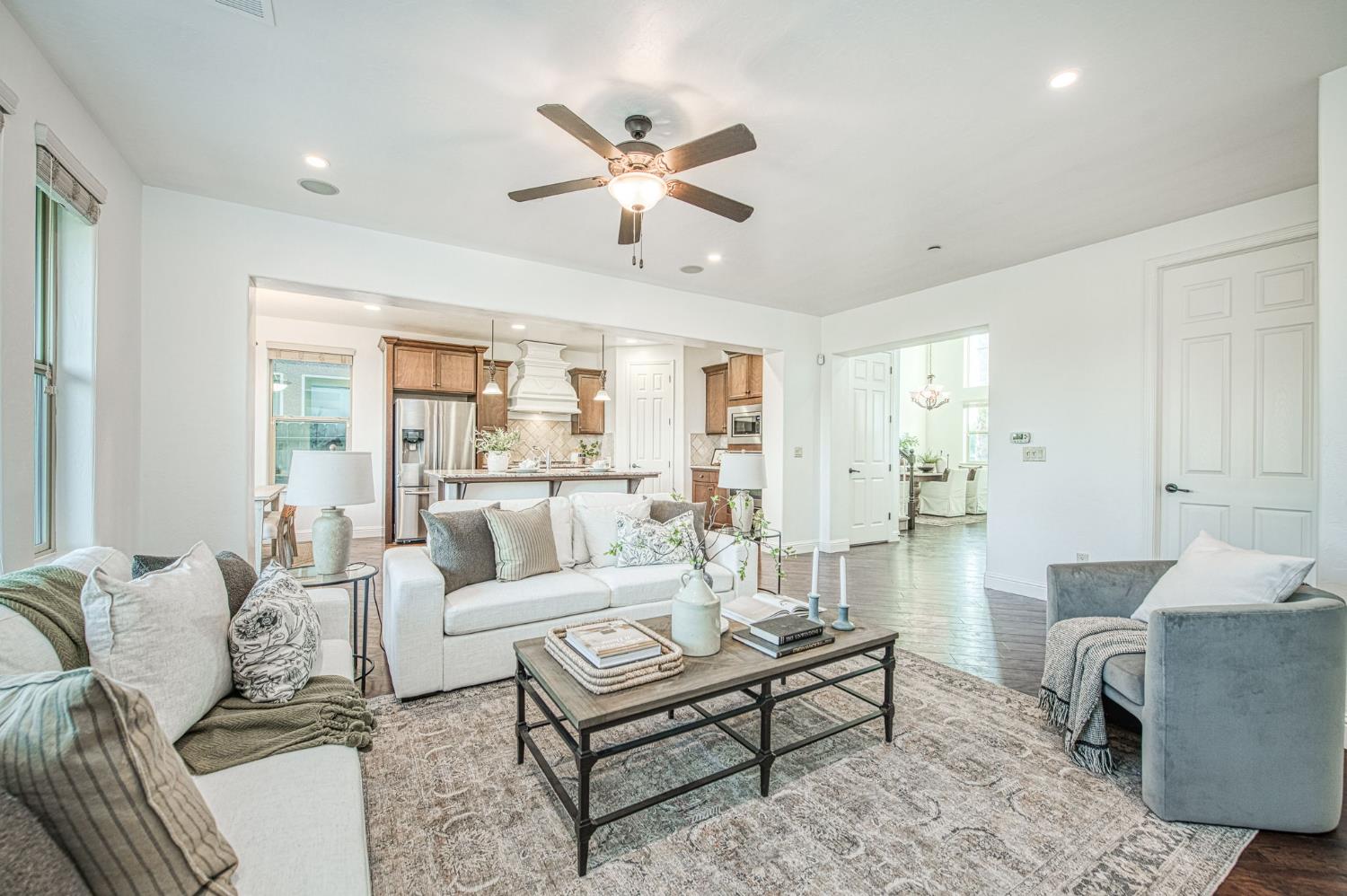 11384 N Via Montessori Dr, Fresno, CA 93730