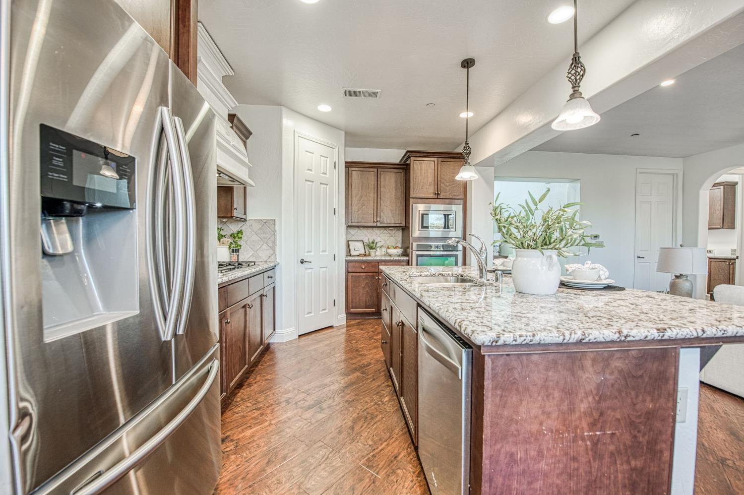 11384 N Via Montessori Dr, Fresno, CA 93730