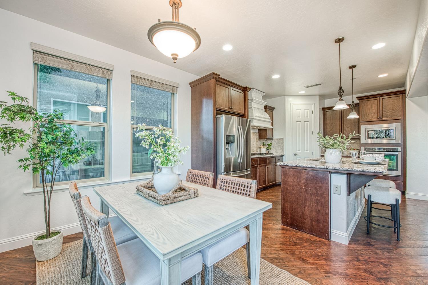 11384 N Via Montessori Dr, Fresno, CA 93730