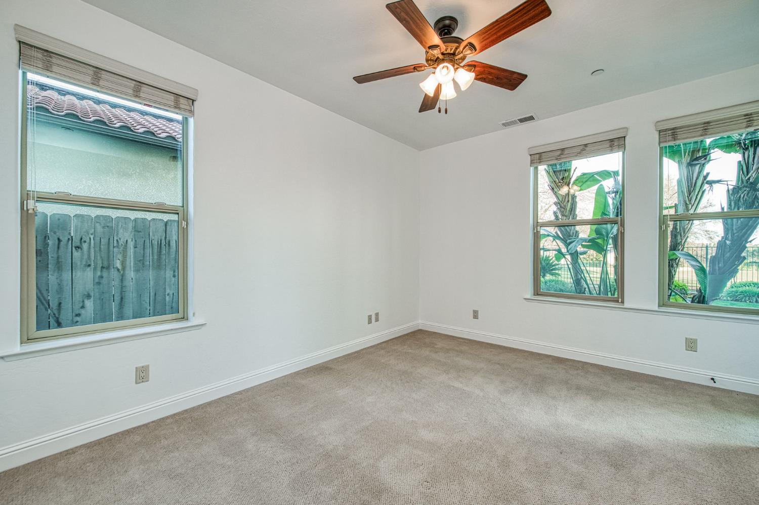 11384 N Via Montessori Dr, Fresno, CA 93730