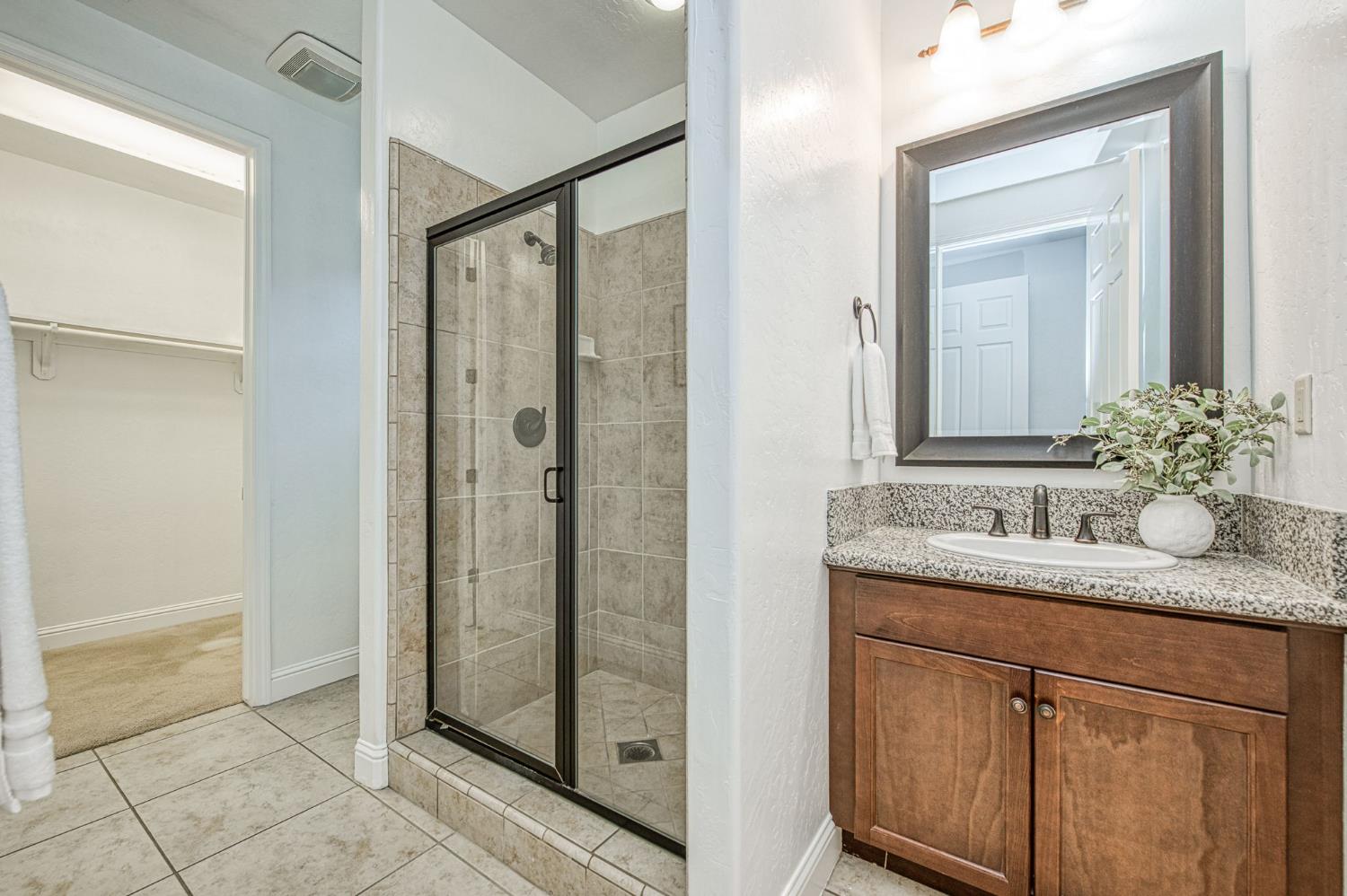 11384 N Via Montessori Dr, Fresno, CA 93730