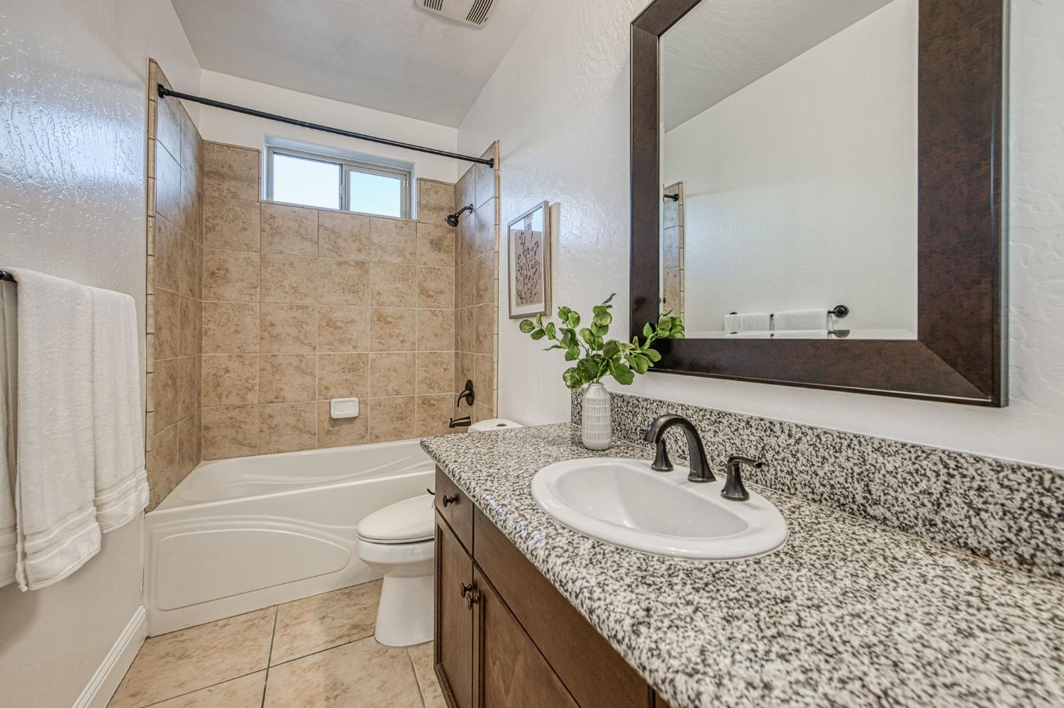 11384 N Via Montessori Dr, Fresno, CA 93730