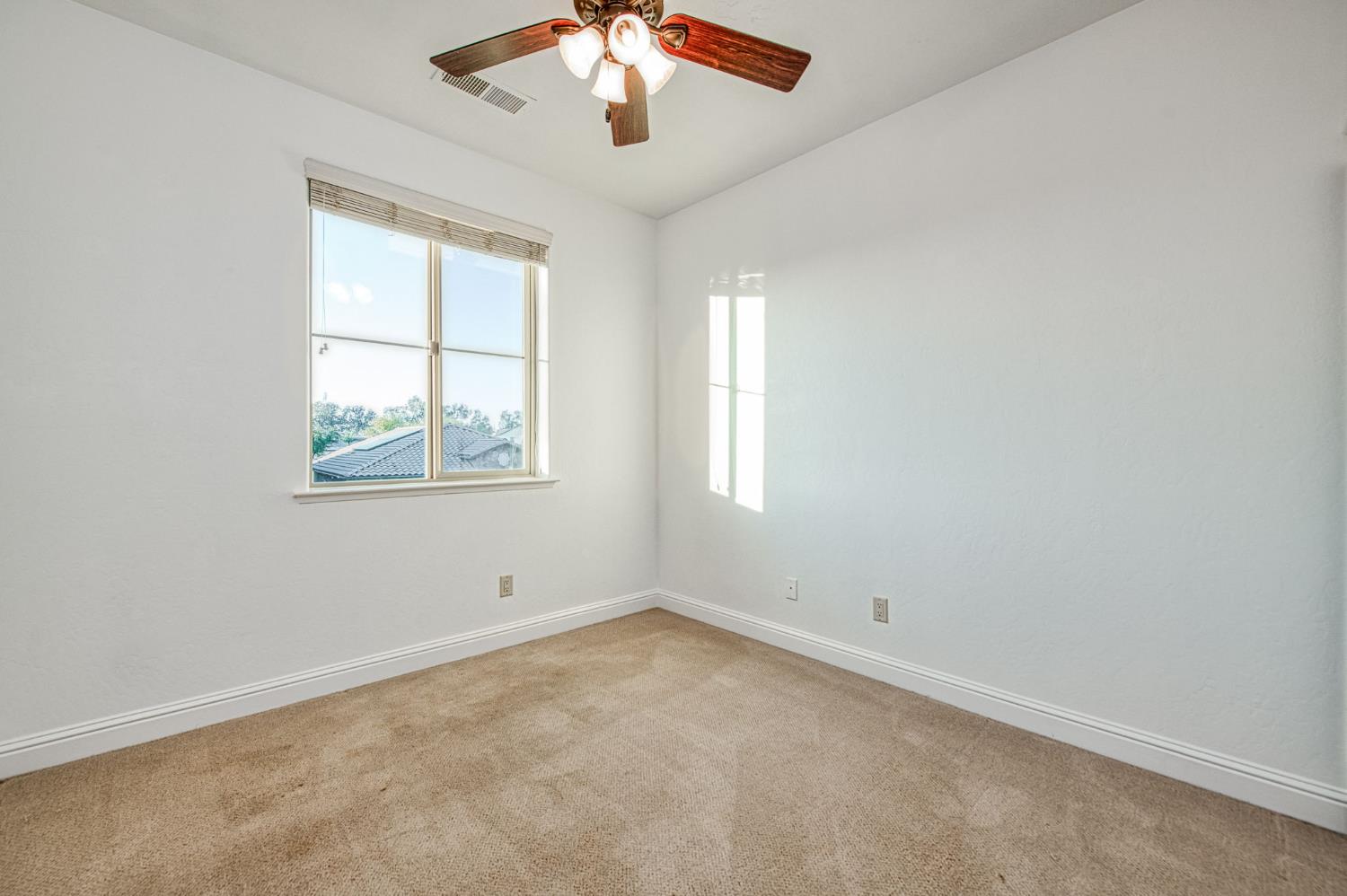 11384 N Via Montessori Dr, Fresno, CA 93730