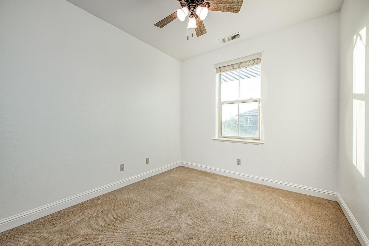 11384 N Via Montessori Dr, Fresno, CA 93730