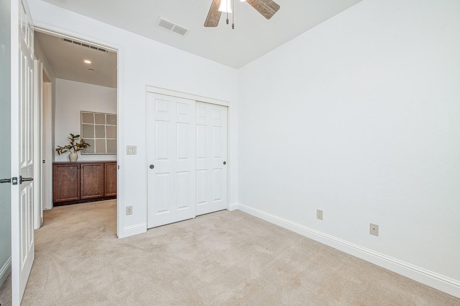 11384 N Via Montessori Dr, Fresno, CA 93730