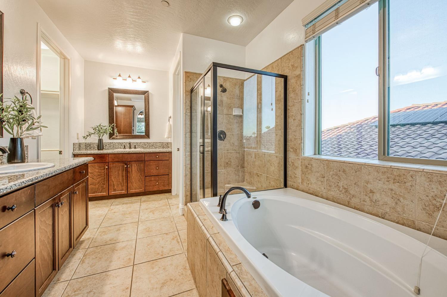 11384 N Via Montessori Dr, Fresno, CA 93730