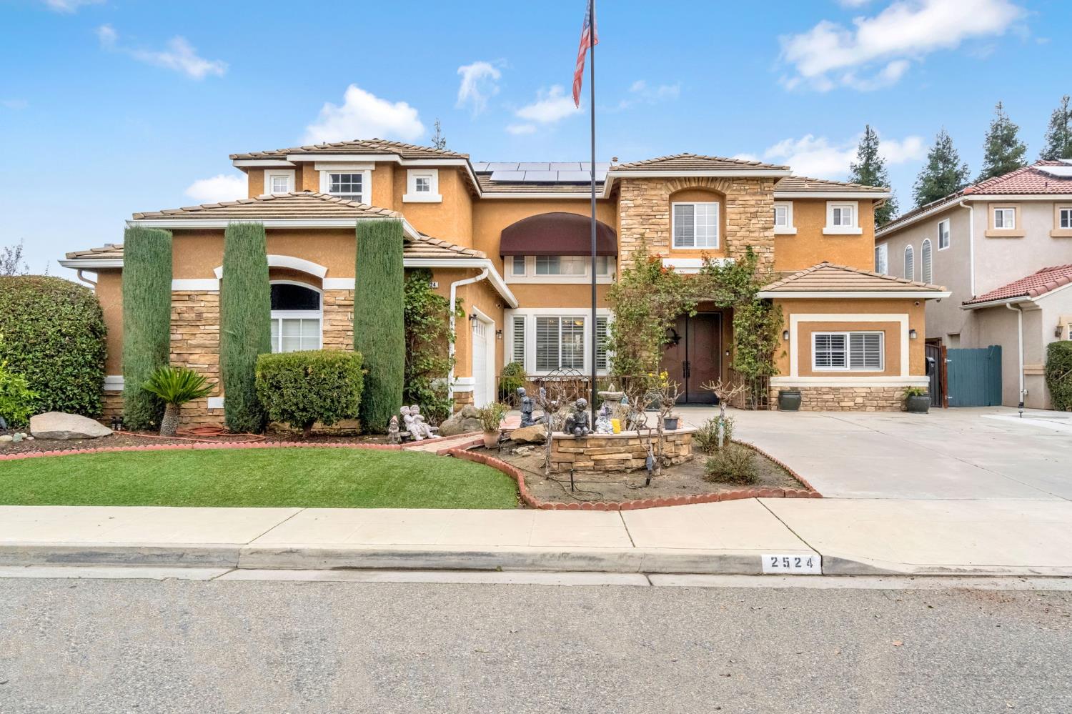 2524 E Granada Ave, Fresno, CA 93720