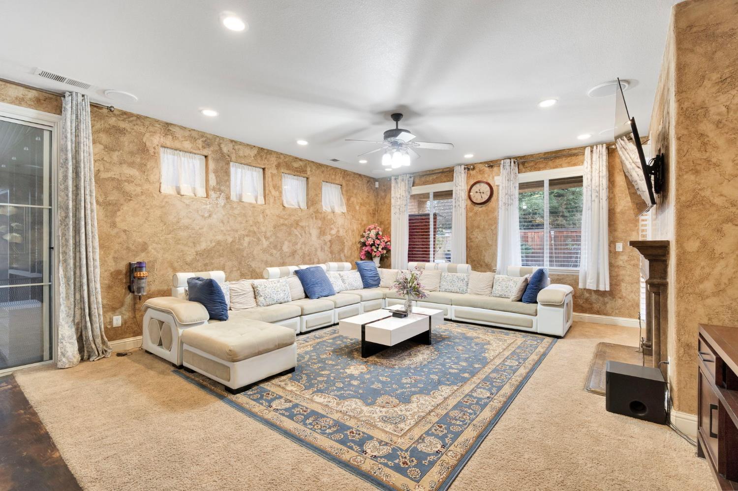 2524 E Granada Ave, Fresno, CA 93720