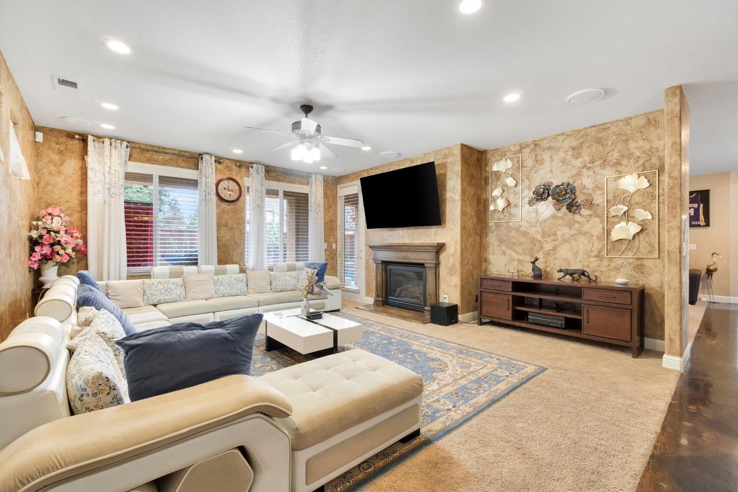 2524 E Granada Ave, Fresno, CA 93720