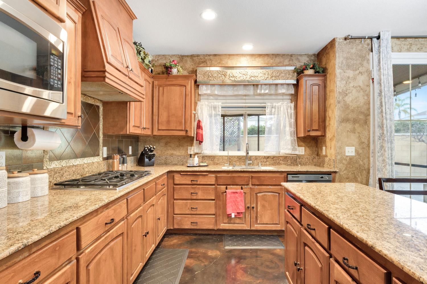 2524 E Granada Ave, Fresno, CA 93720