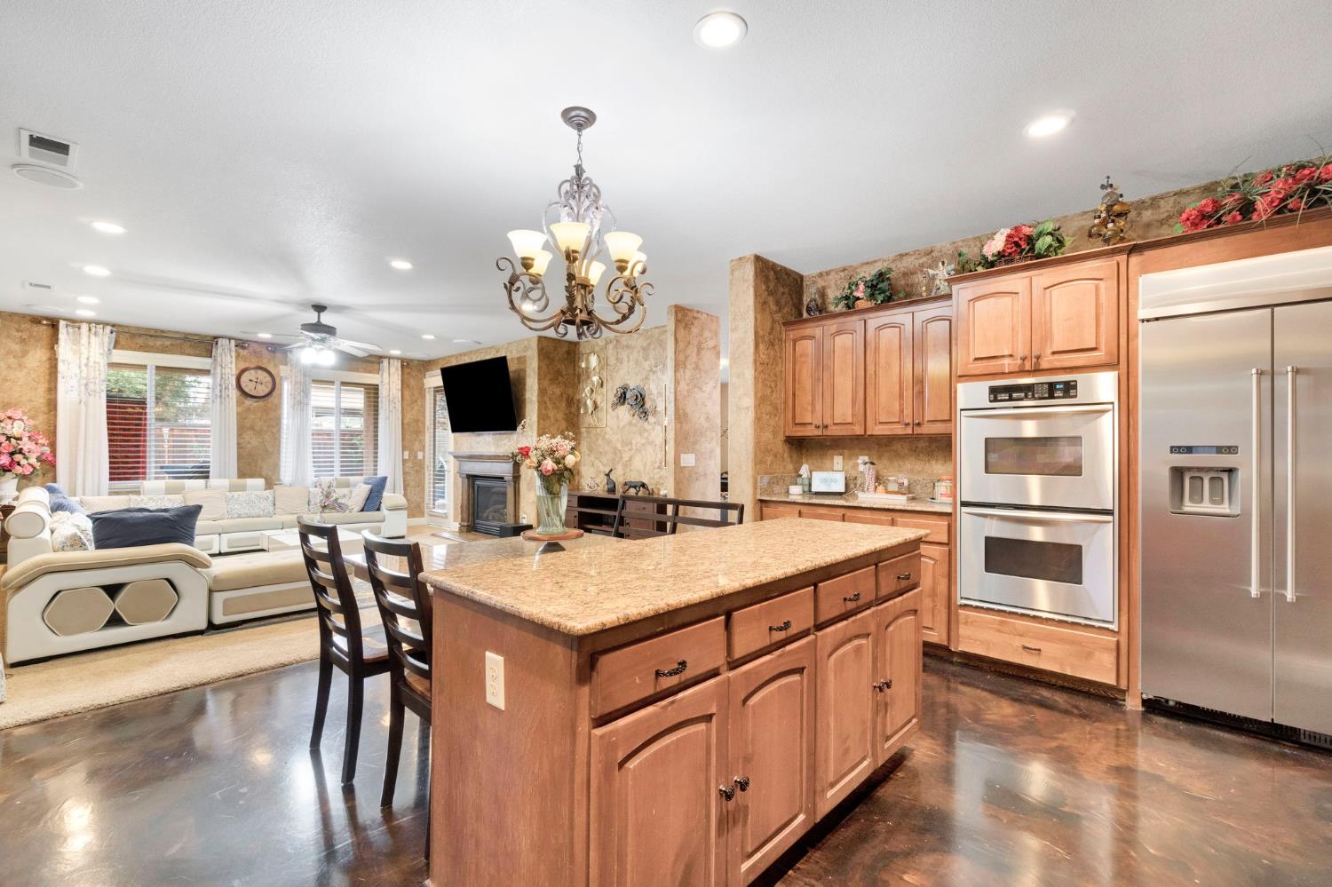 2524 E Granada Ave, Fresno, CA 93720