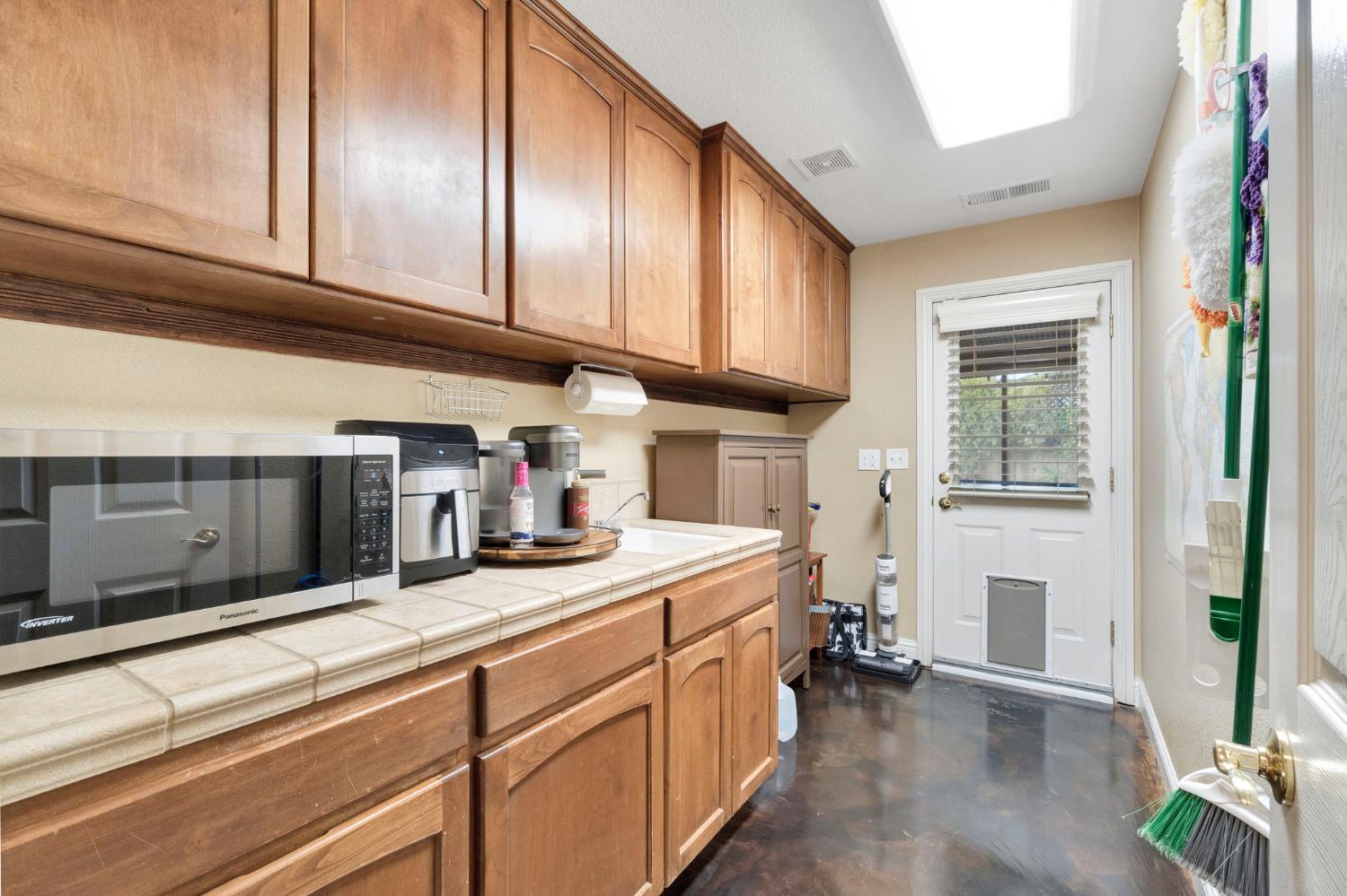 2524 E Granada Ave, Fresno, CA 93720