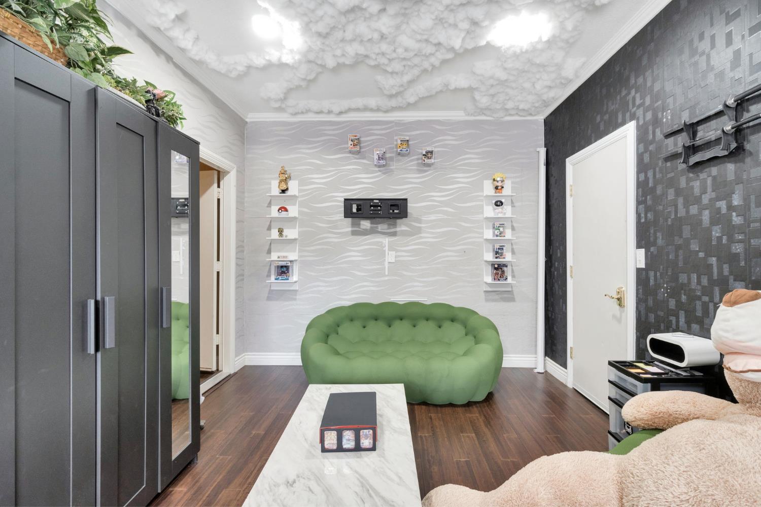 2524 E Granada Ave, Fresno, CA 93720