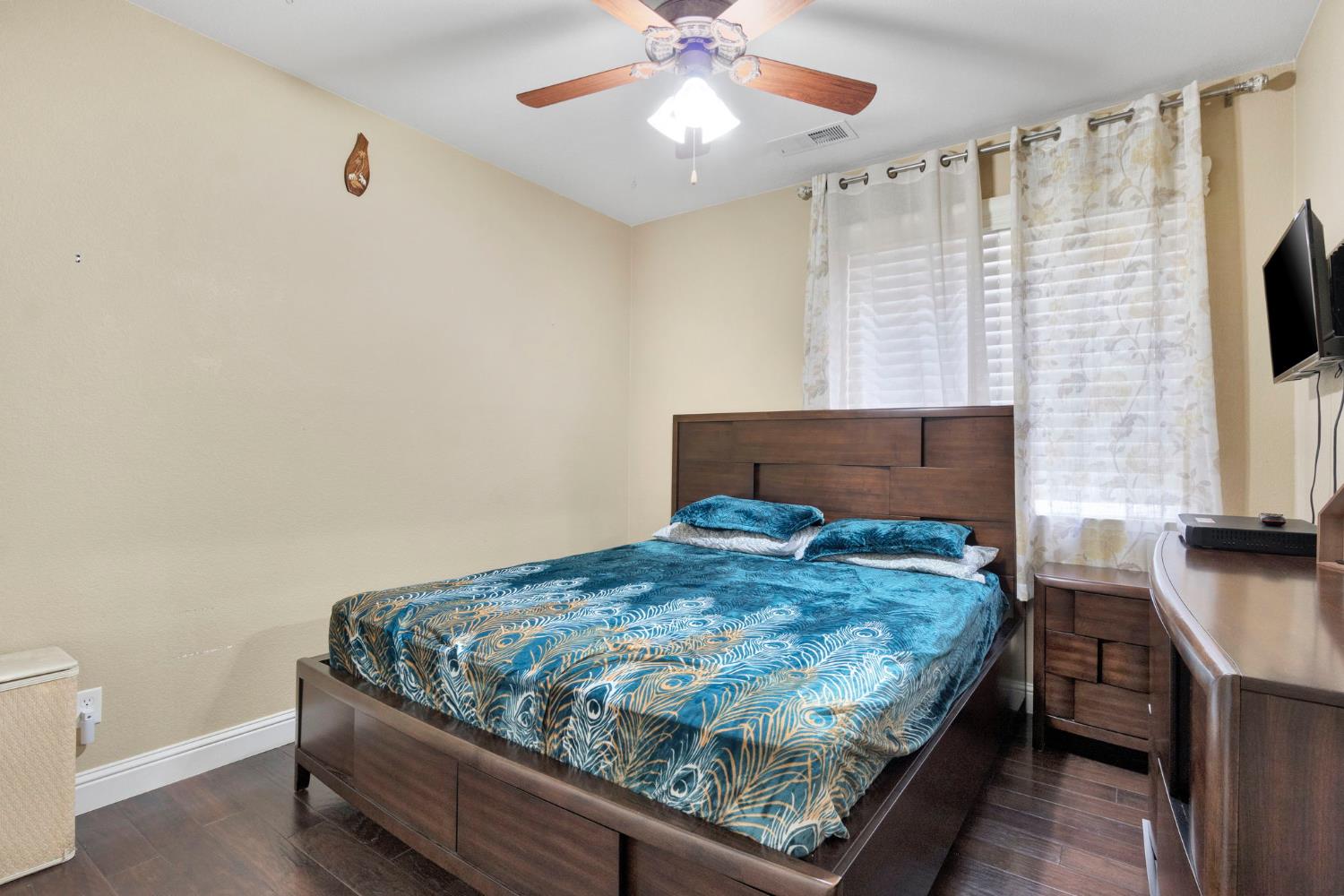 2524 E Granada Ave, Fresno, CA 93720