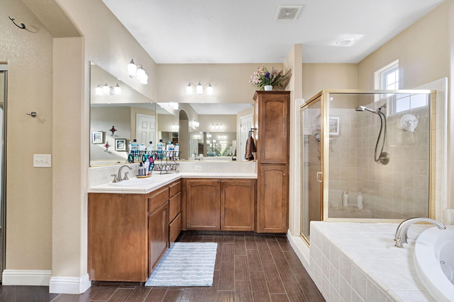 2524 E Granada Ave, Fresno, CA 93720