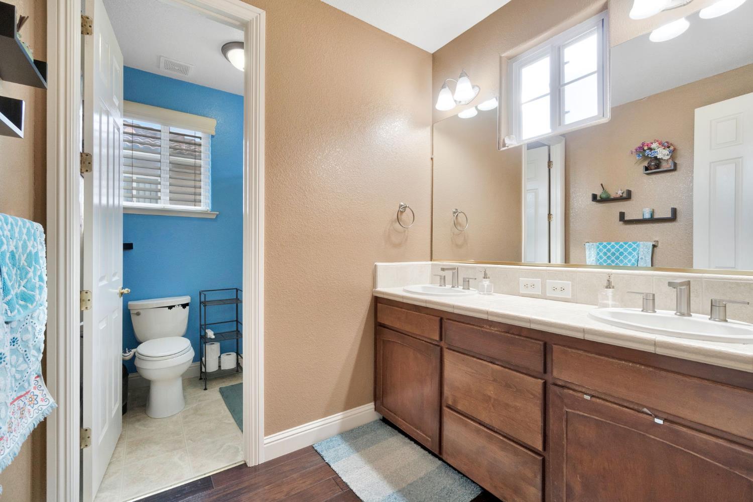 2524 E Granada Ave, Fresno, CA 93720