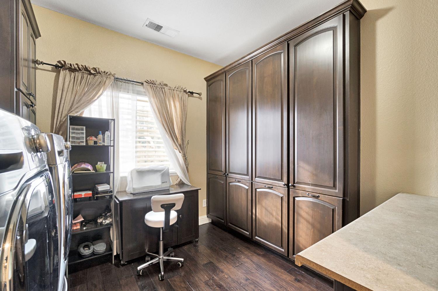 2524 E Granada Ave, Fresno, CA 93720