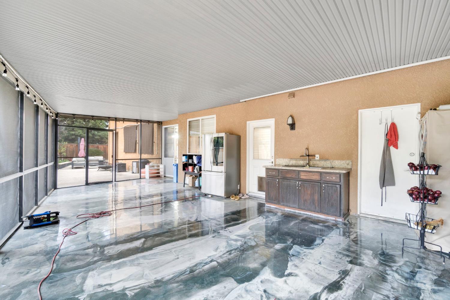 2524 E Granada Ave, Fresno, CA 93720