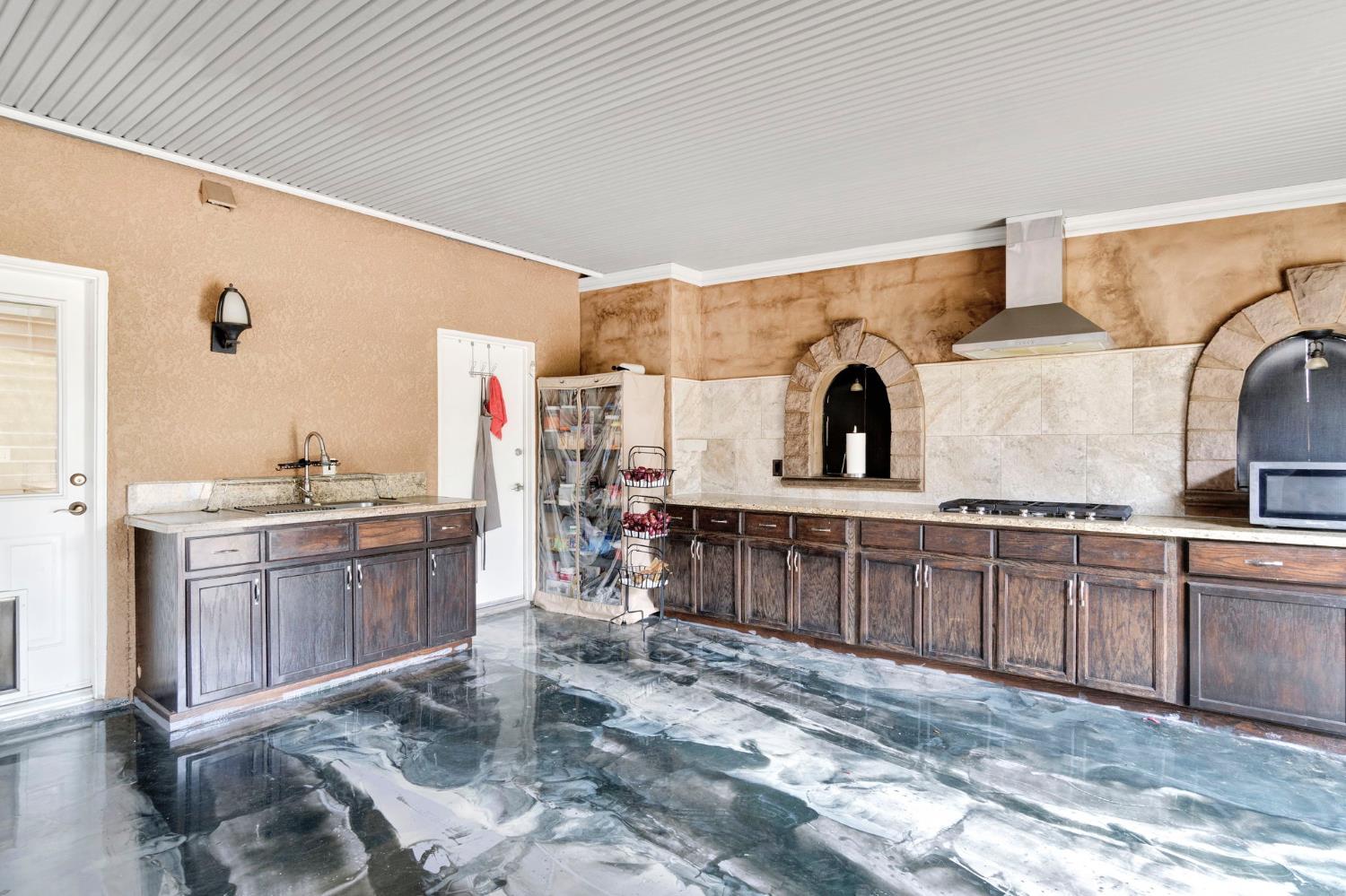 2524 E Granada Ave, Fresno, CA 93720