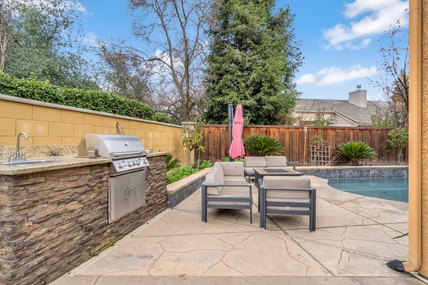 2524 E Granada Ave, Fresno, CA 93720