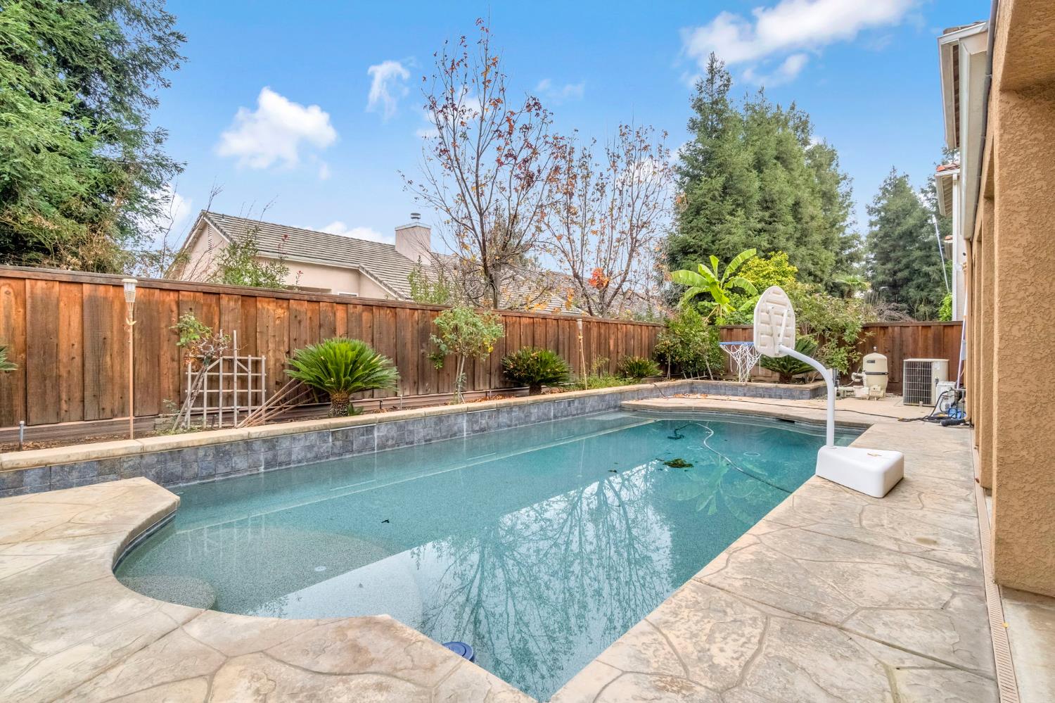 2524 E Granada Ave, Fresno, CA 93720