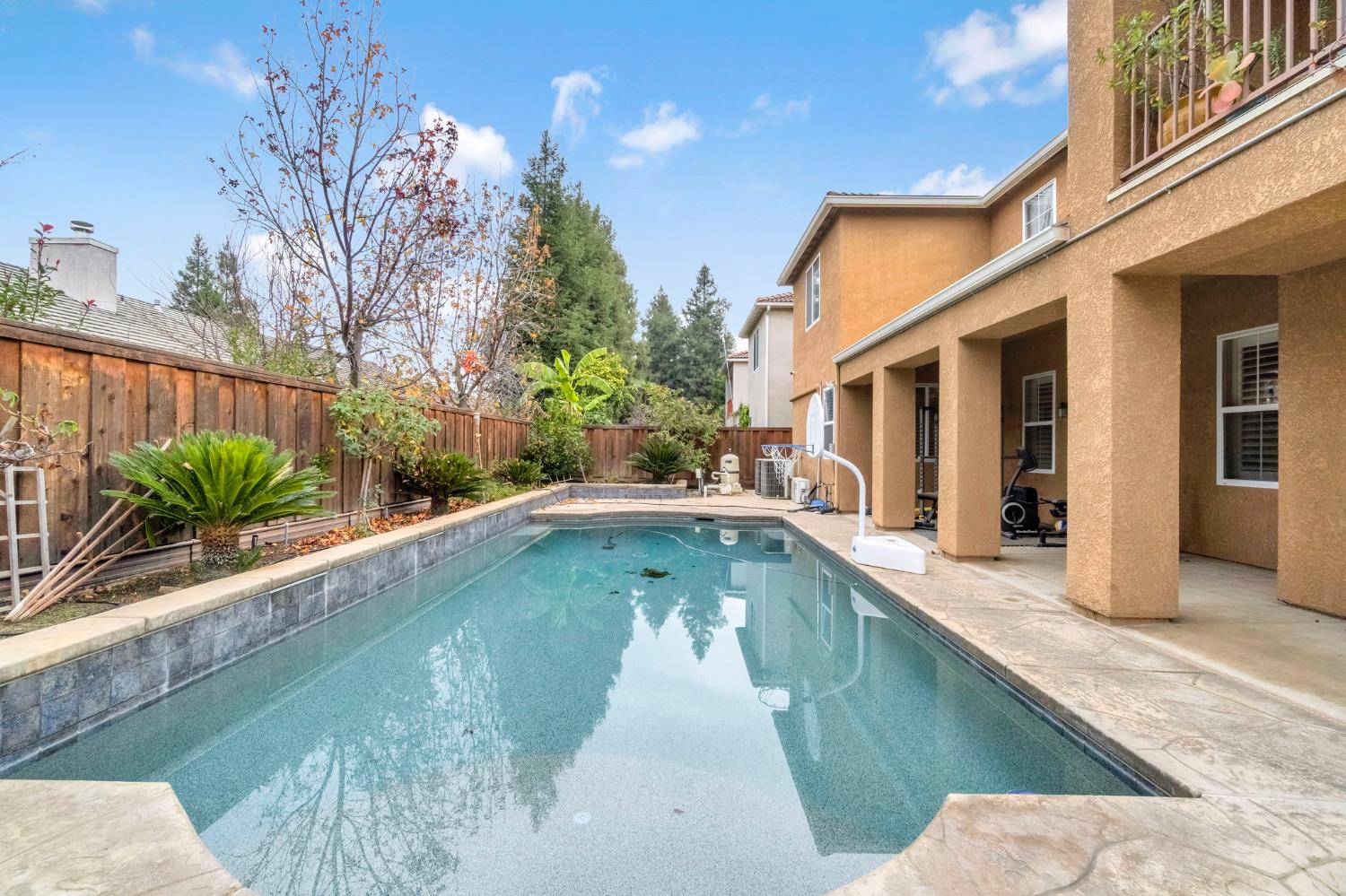 2524 E Granada Ave, Fresno, CA 93720