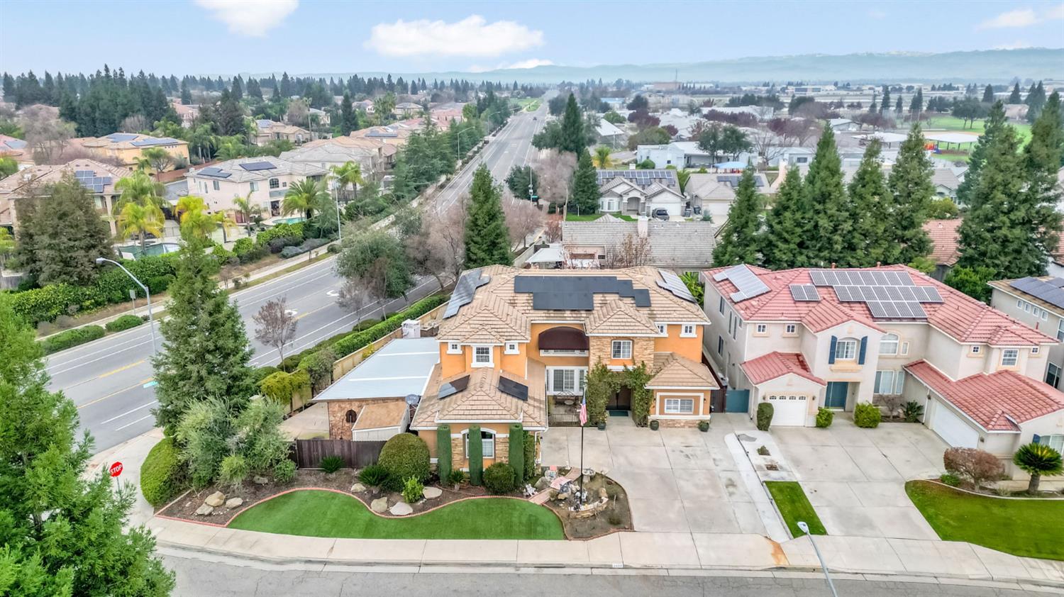 2524 E Granada Ave, Fresno, CA 93720