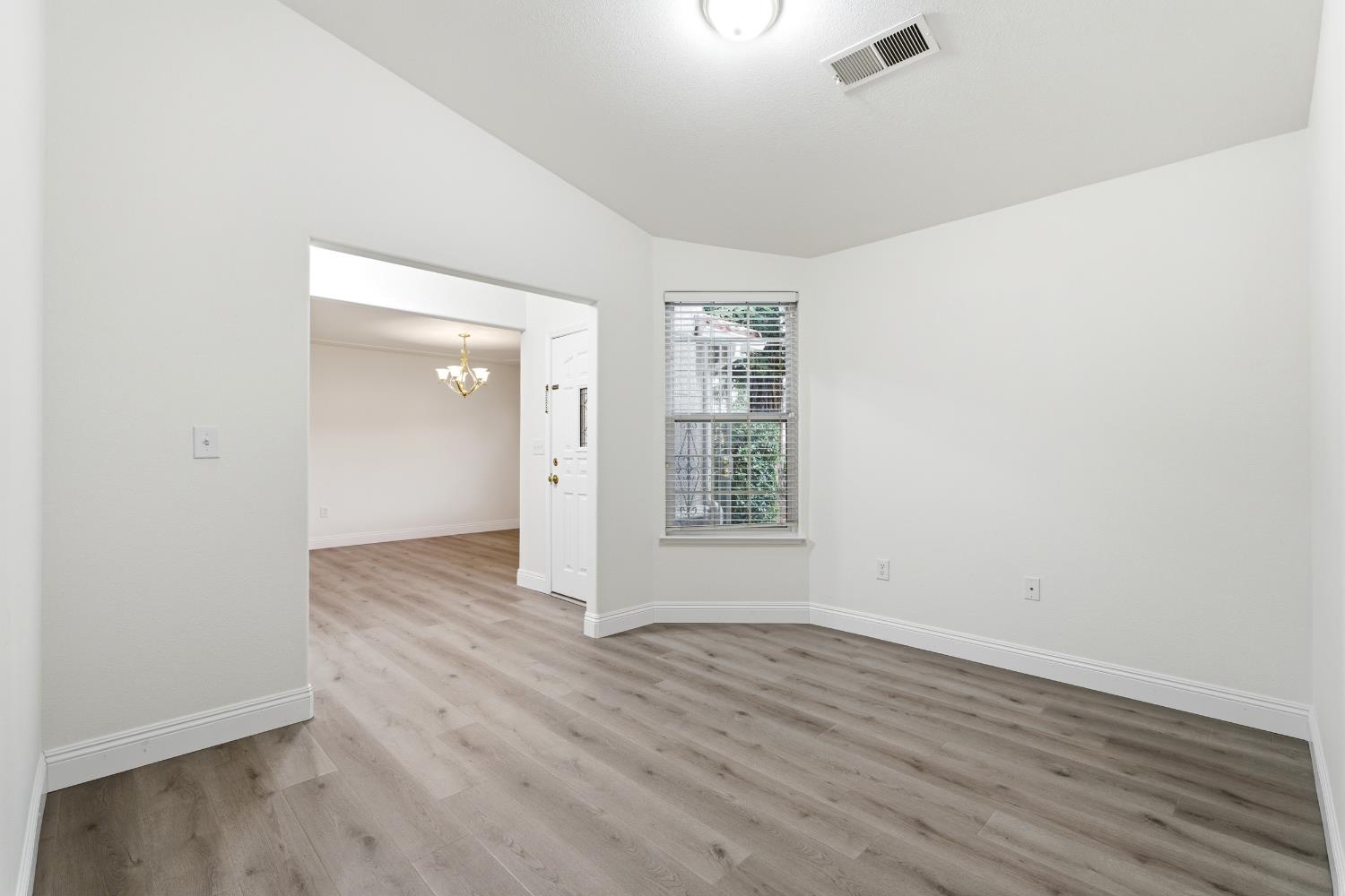 737 Harbor Dr, Madera, CA 93637