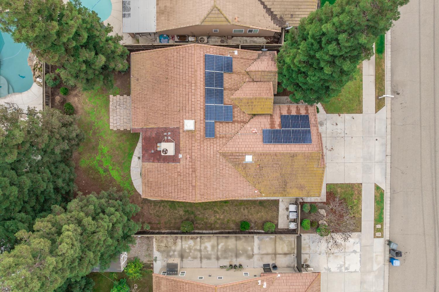 737 Harbor Dr, Madera, CA 93637