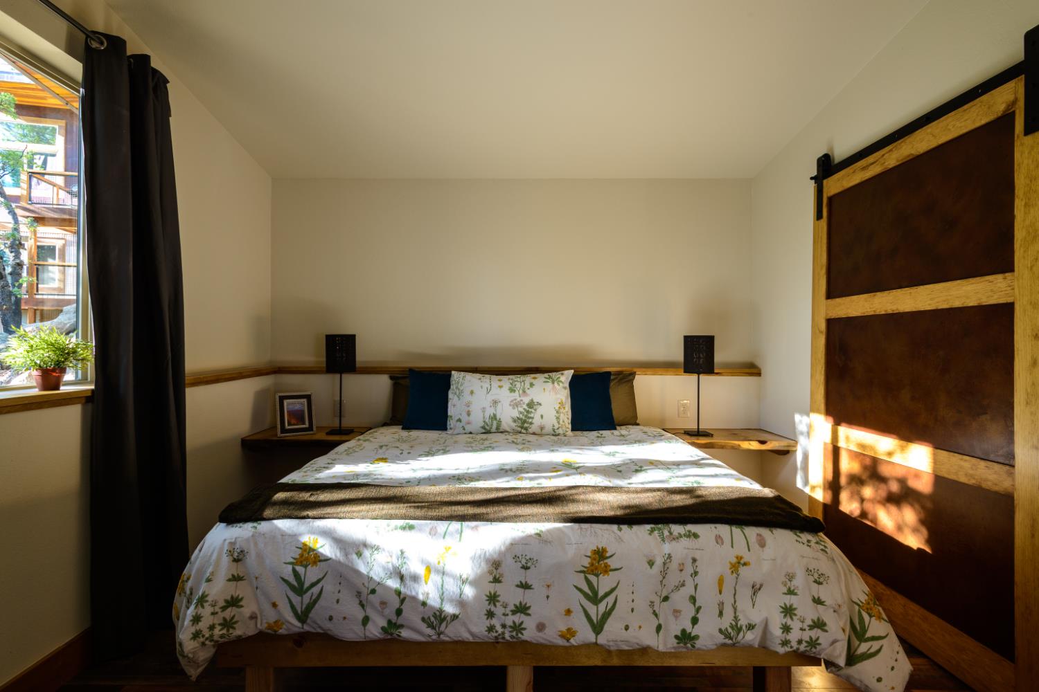 7436 Yosemite Park Way, Yosemite West, CA 95389