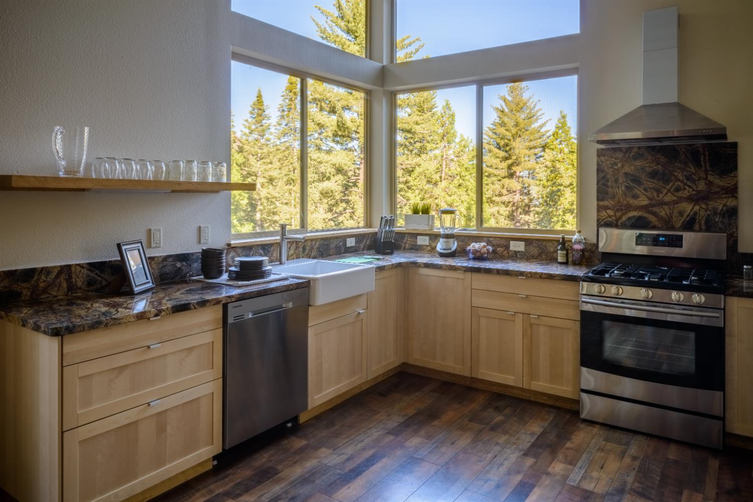 7436 Yosemite Park Way, Yosemite West, CA 95389