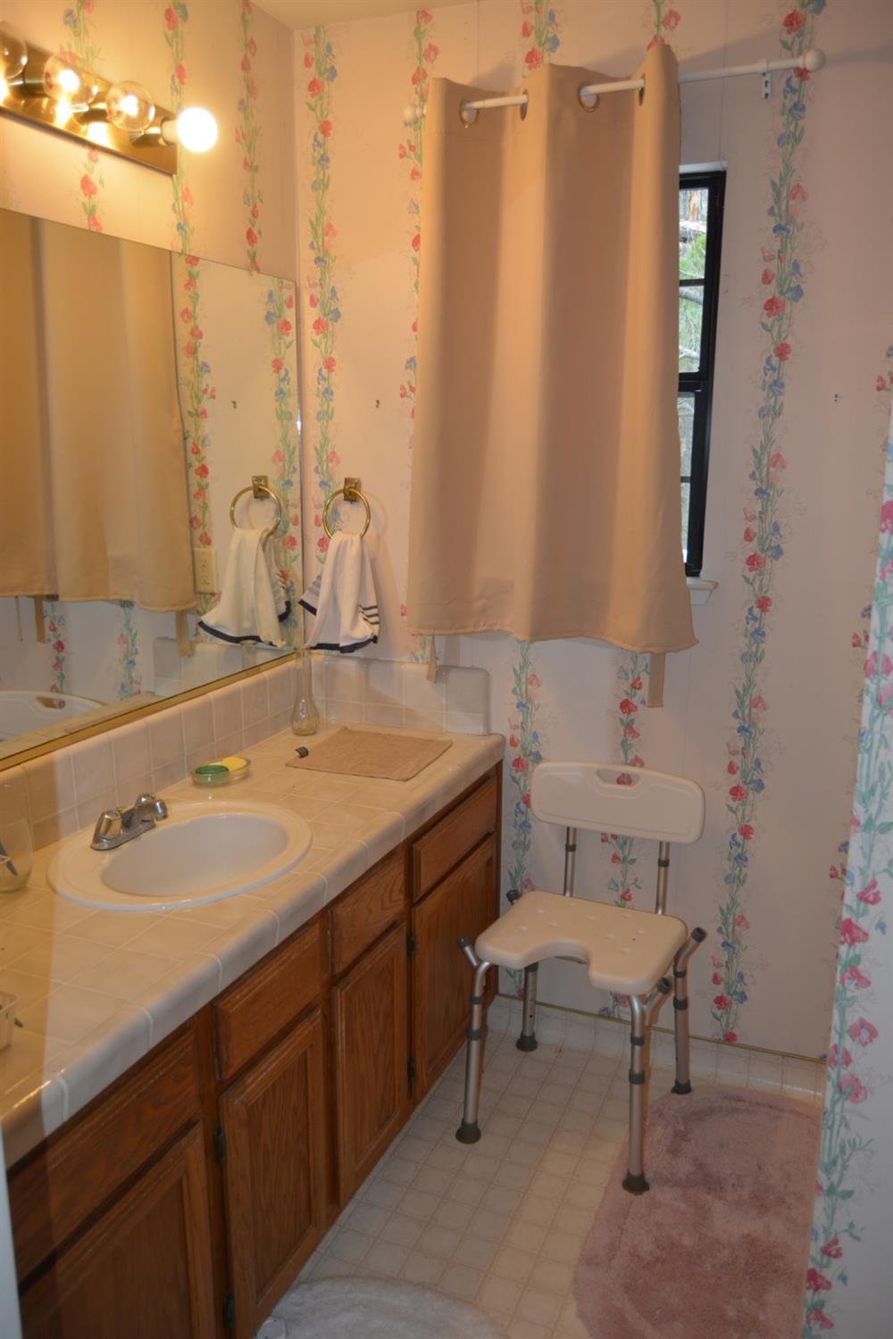 40748 Foxboro Ct, Bass Lake, CA 93604